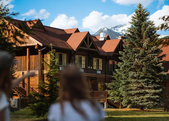 Glacier House Hotel & Resort